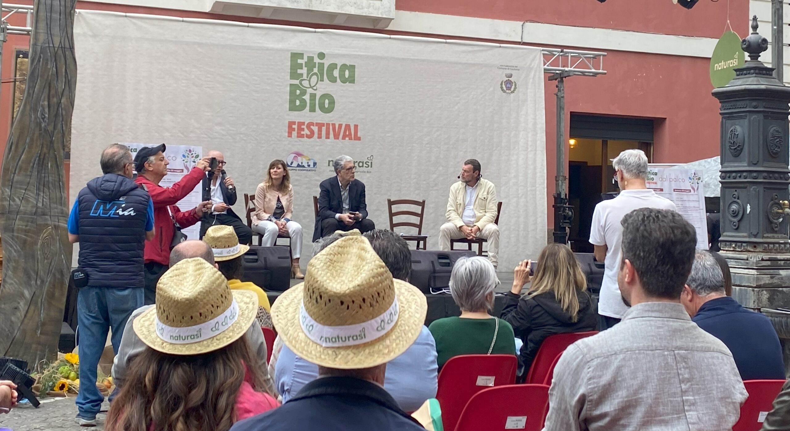 A Caulonia, teatro di Etica Bio Festival GOEL – Gruppo Cooperativo e Comunità Progetto Sud regalano al territorio il marchio “Calabria oasi della biodiversità d’Europa”     